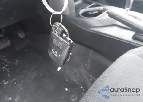 2018 Toyota Rav4 Xle z USA, uszkodzony, nr VIN 2T3WFREV0JW495735